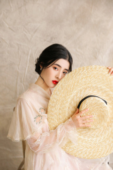 美丽的姑娘播放视频
